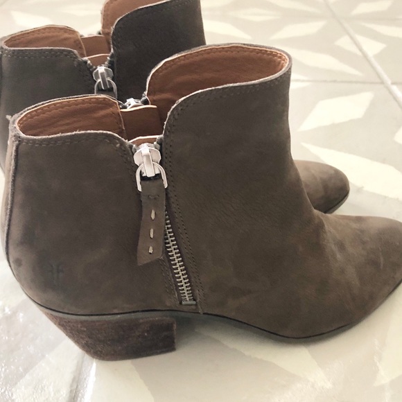 Frye Judith brown leather zip up ankle booties - Picture 1 of 16